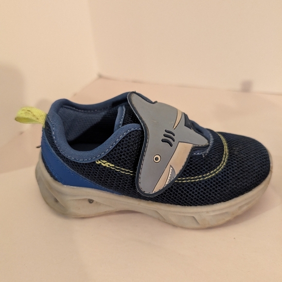 Carter's Toddler Boy Light Up Velcro Strap Shark-Themed Sneakers in Size 7 - Picture 3 of 10